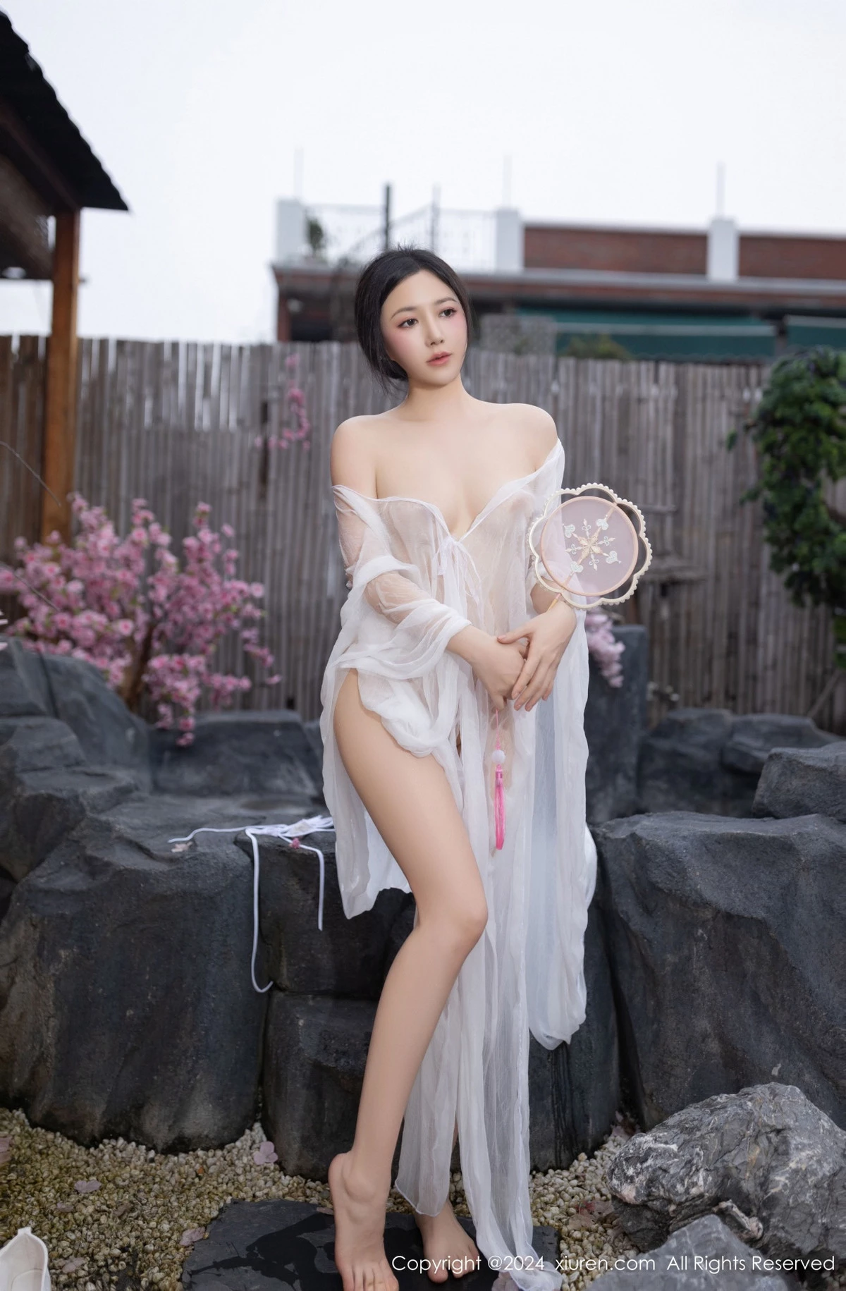 [[XiuRen秀人网]秀人网]No.8927_模特鱼子酱Fish性感白色轻透连衣裙露白色情趣内衣迷人诱惑写真80P