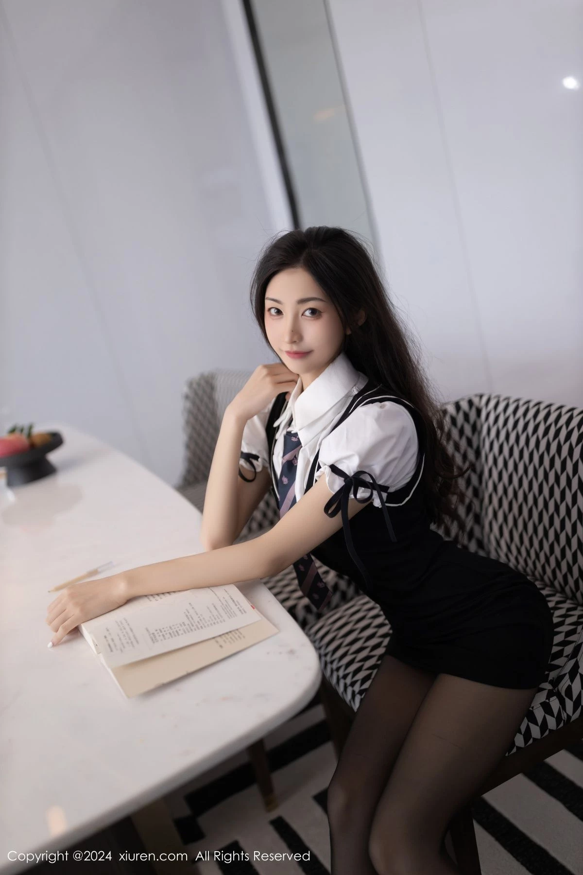 [[XiuRen秀人网]秀人网]No.8934_模特鱼尾fish学生制服露白色内衣配超薄黑丝秀丰腴身姿诱惑写真82P