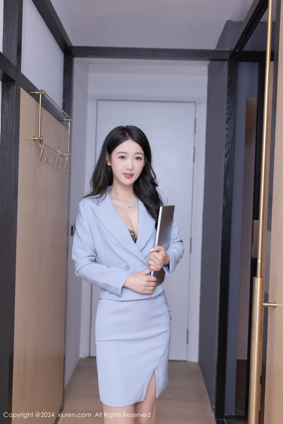 [[XiuRen秀人网]秀人网]No.8935_模特唐安琪性感OL制服露黑色内衣配开档肉丝秀曼妙身姿诱惑写真80P