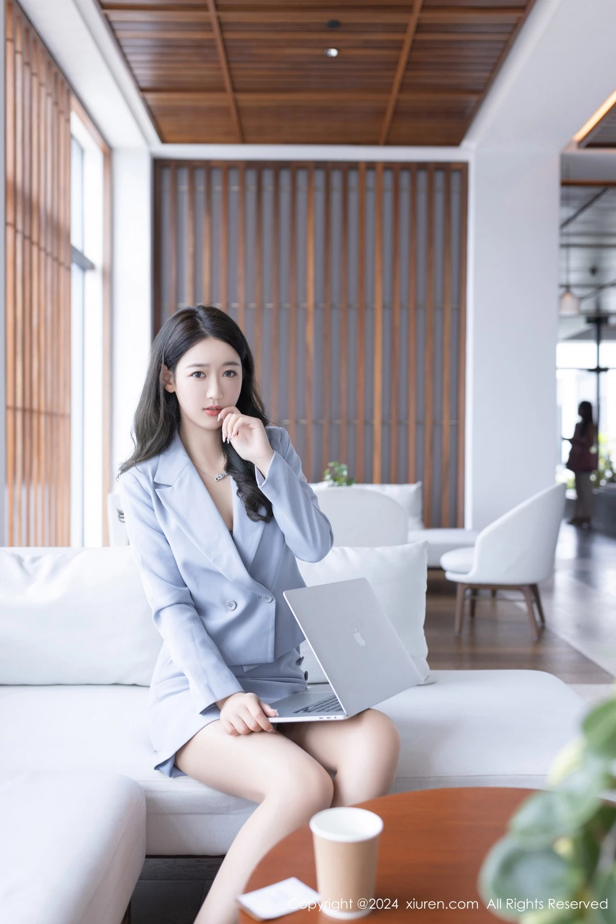 [[XiuRen秀人网]秀人网]No.8935_模特唐安琪性感OL制服露黑色内衣配开档肉丝秀曼妙身姿诱惑写真80P