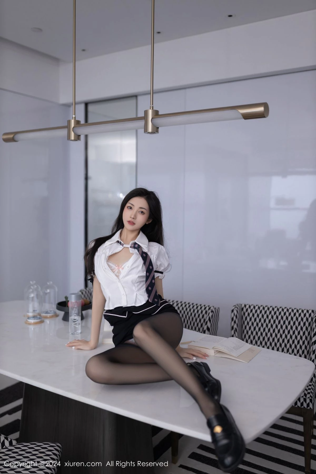 [[XiuRen秀人网]秀人网]No.8934_模特鱼尾fish学生制服露白色内衣配超薄黑丝秀丰腴身姿诱惑写真82P