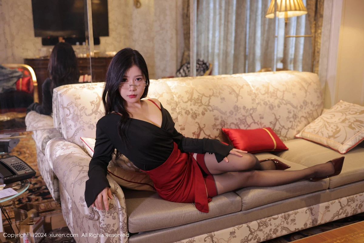 [[XiuRen秀人网]秀人网]No.8931_模特尹甜甜性感红色短裙露红色蕾丝内衣配超薄黑丝迷人诱惑写真98P