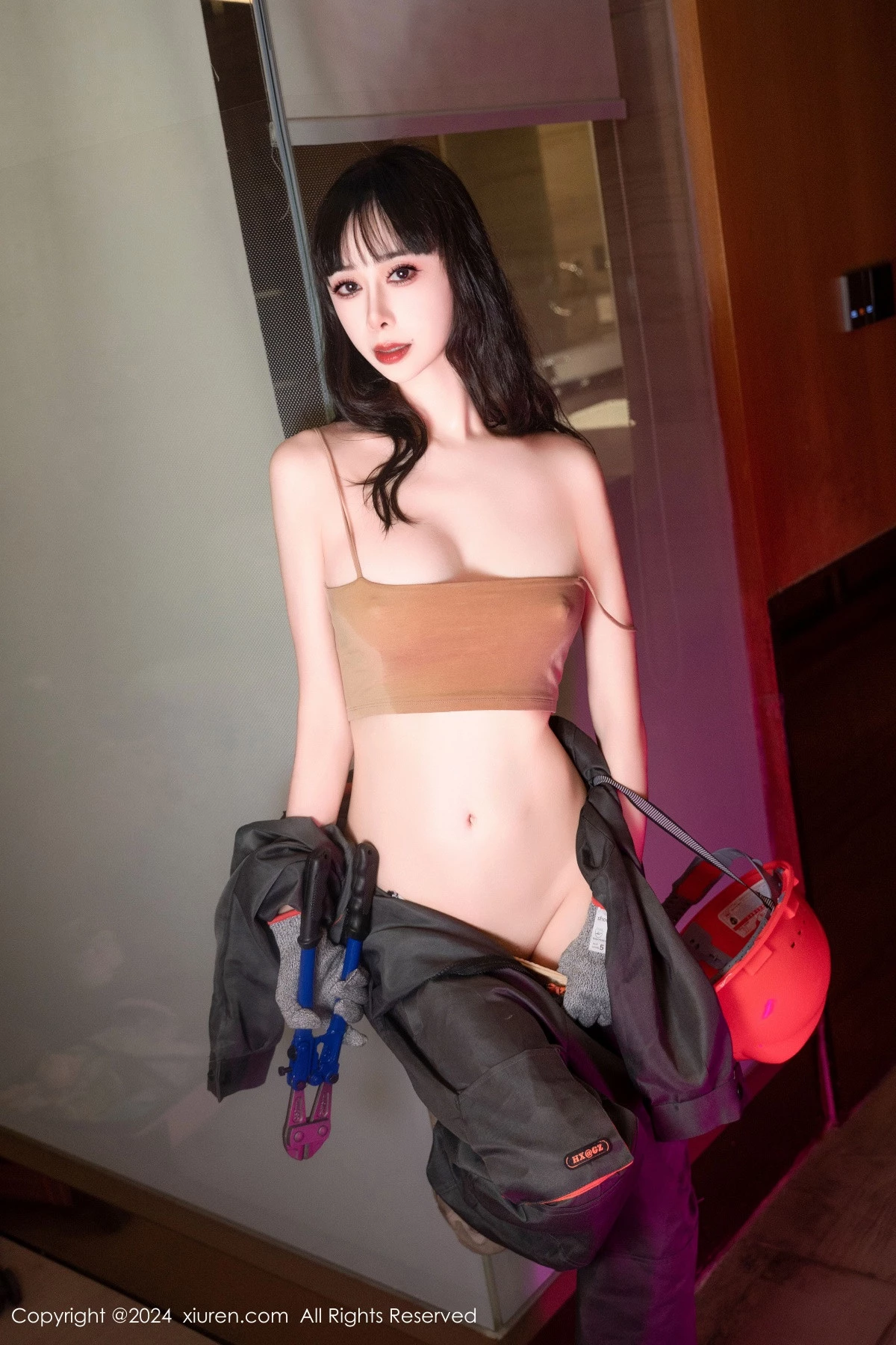 [[XiuRen秀人网]秀人网]No.8938_模特宝宝甜维修工主题半脱露性感抹胸内衣秀曼妙身姿诱惑写真82P