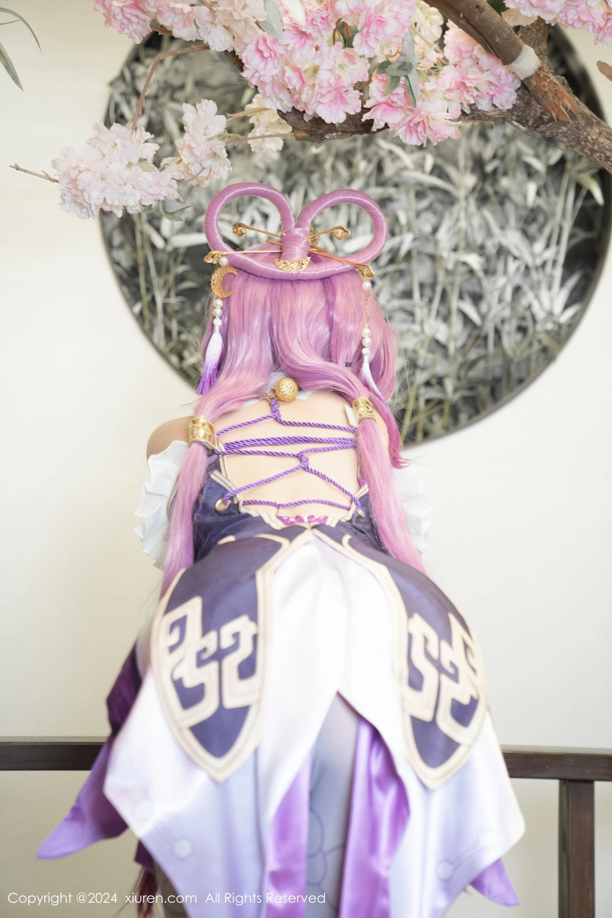 [[XiuRen秀人网]秀人网]No.8943_女神杨晨晨Yome性感紫色Cosplay服饰配白丝袜秀丰满身材诱惑写真79P