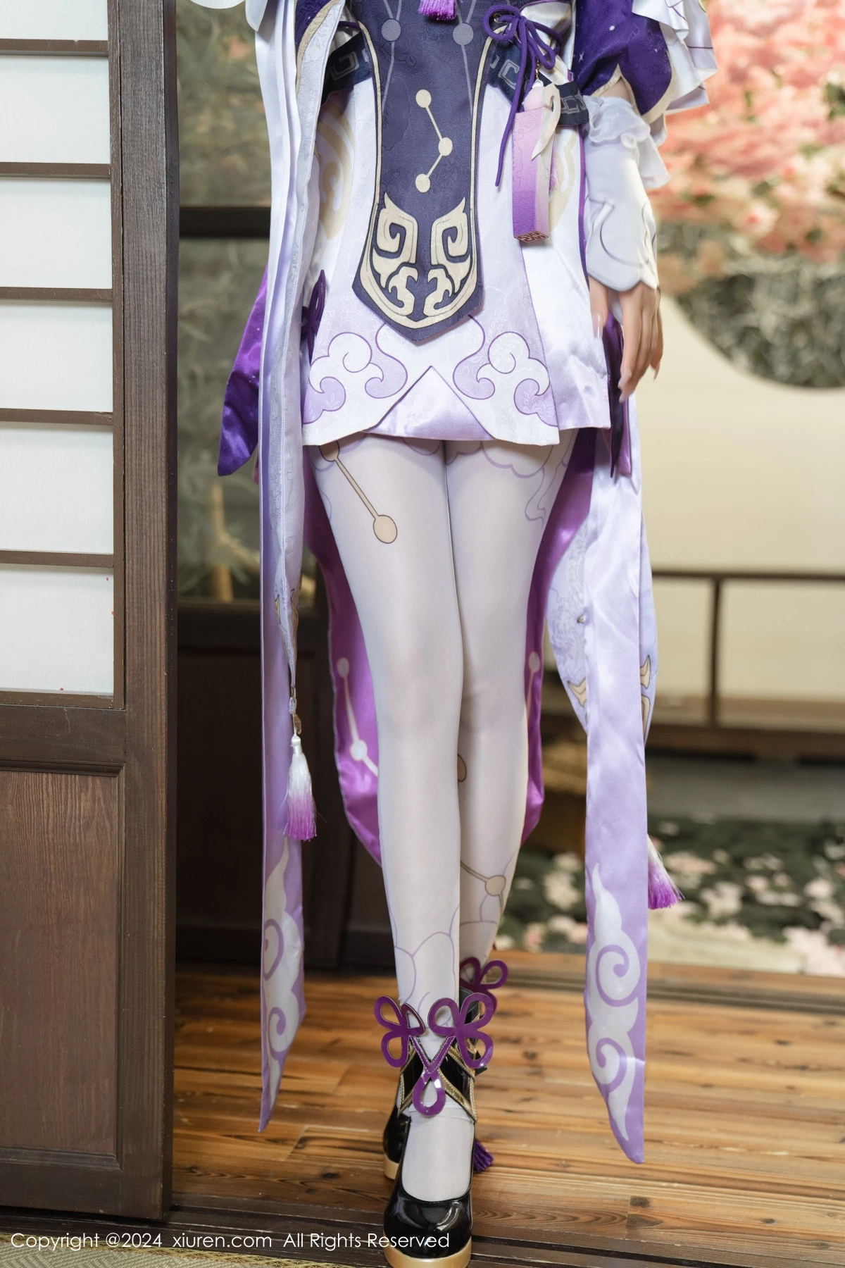 [[XiuRen秀人网]秀人网]No.8943_女神杨晨晨Yome性感紫色Cosplay服饰配白丝袜秀丰满身材诱惑写真79P