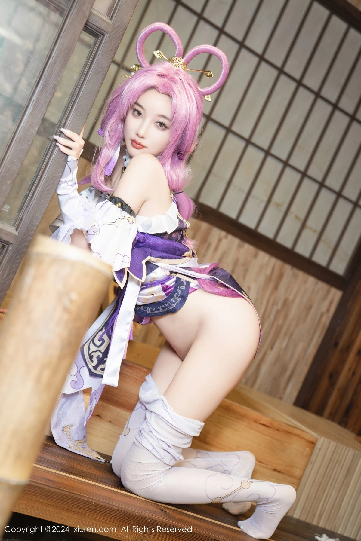 [[XiuRen秀人网]秀人网]No.8943_女神杨晨晨Yome性感紫色Cosplay服饰配白丝袜秀丰满身材诱惑写真79P