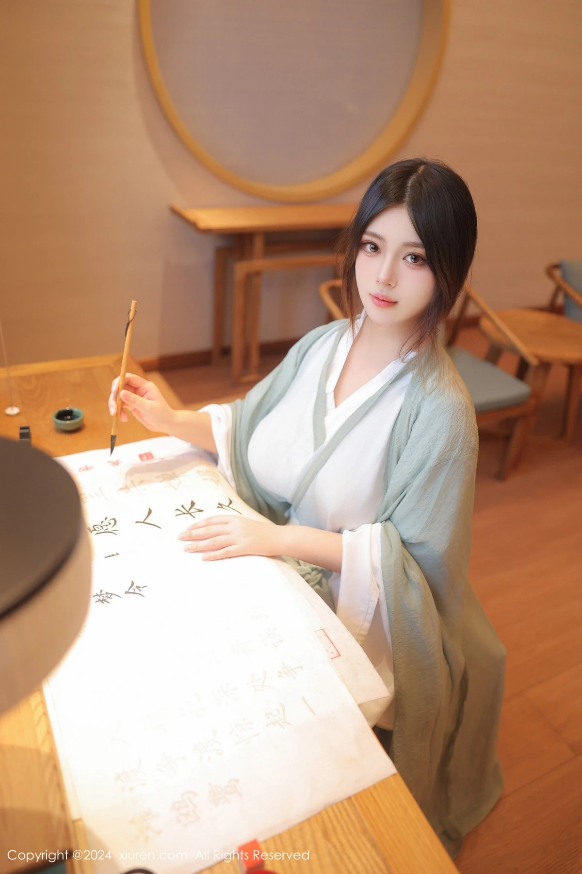 [[XiuRen秀人网]秀人网]No.8937_模特蛋蛋宝私房性感绿色古装服饰配超薄肉丝秀丰腴身姿诱惑写真83P