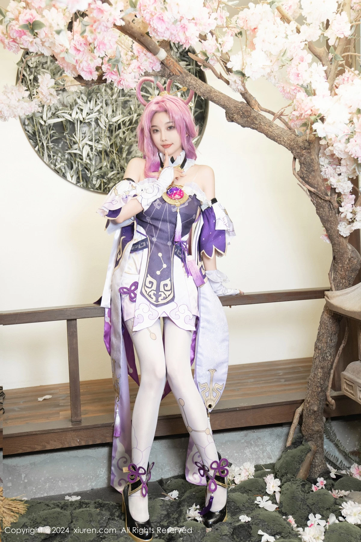 [[XiuRen秀人网]秀人网]No.8943_女神杨晨晨Yome性感紫色Cosplay服饰配白丝袜秀丰满身材诱惑写真79P