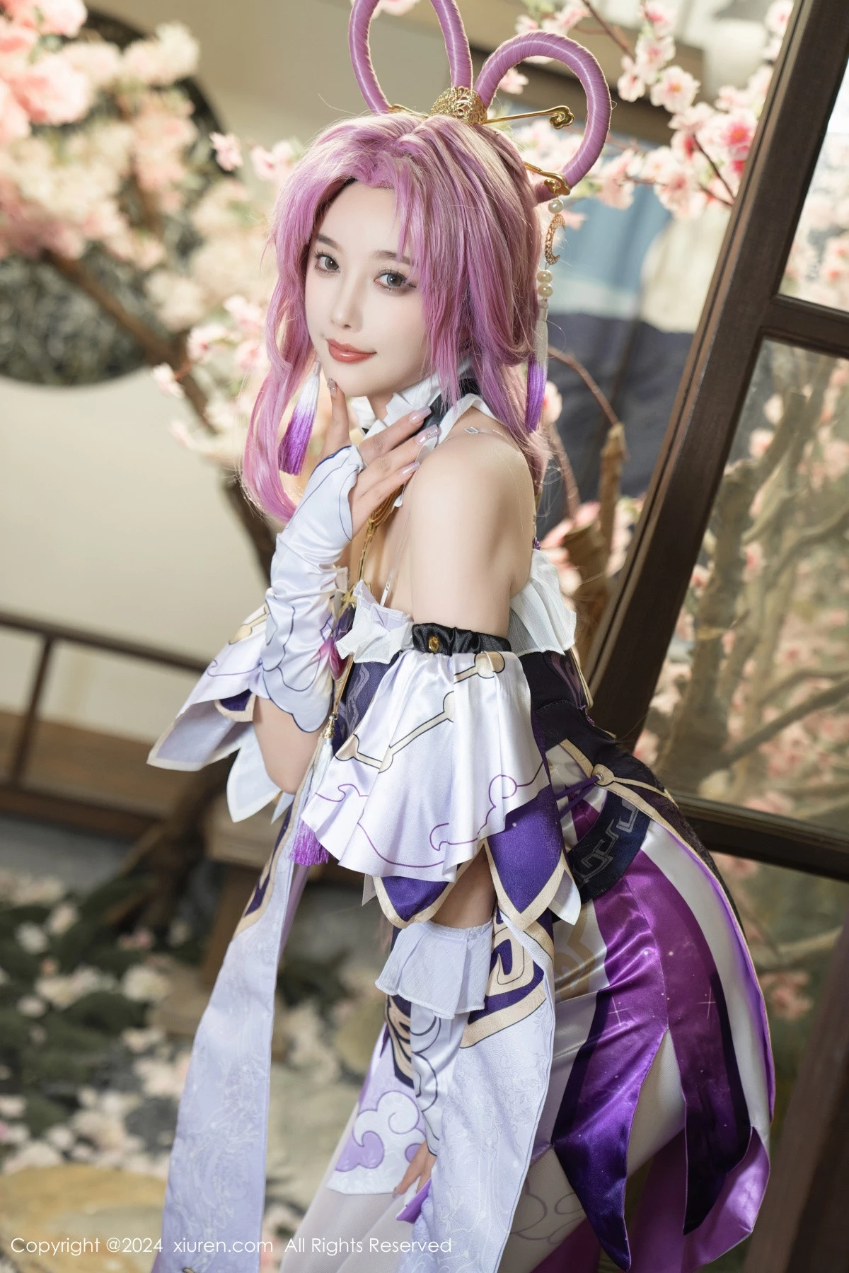[[XiuRen秀人网]秀人网]No.8943_女神杨晨晨Yome性感紫色Cosplay服饰配白丝袜秀丰满身材诱惑写真79P
