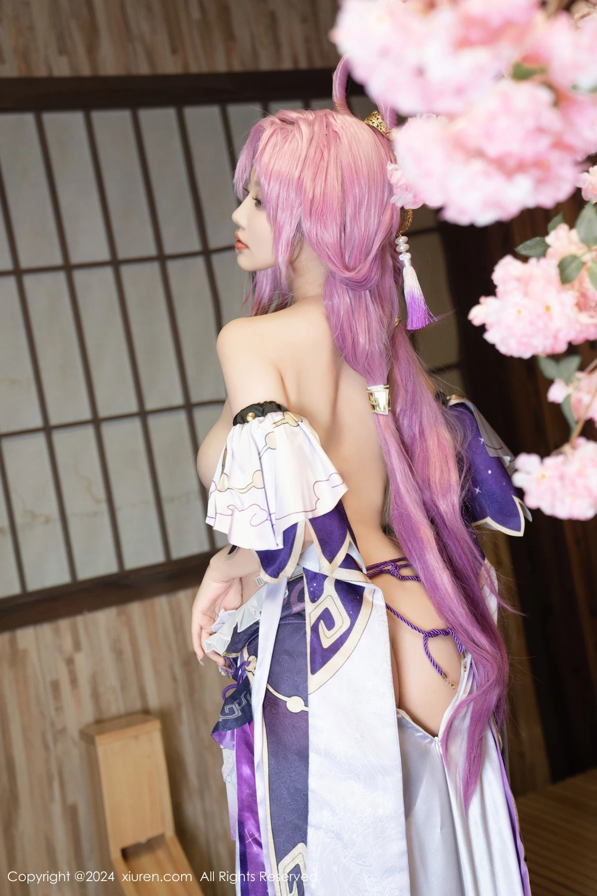 [[XiuRen秀人网]秀人网]No.8943_女神杨晨晨Yome性感紫色Cosplay服饰配白丝袜秀丰满身材诱惑写真79P