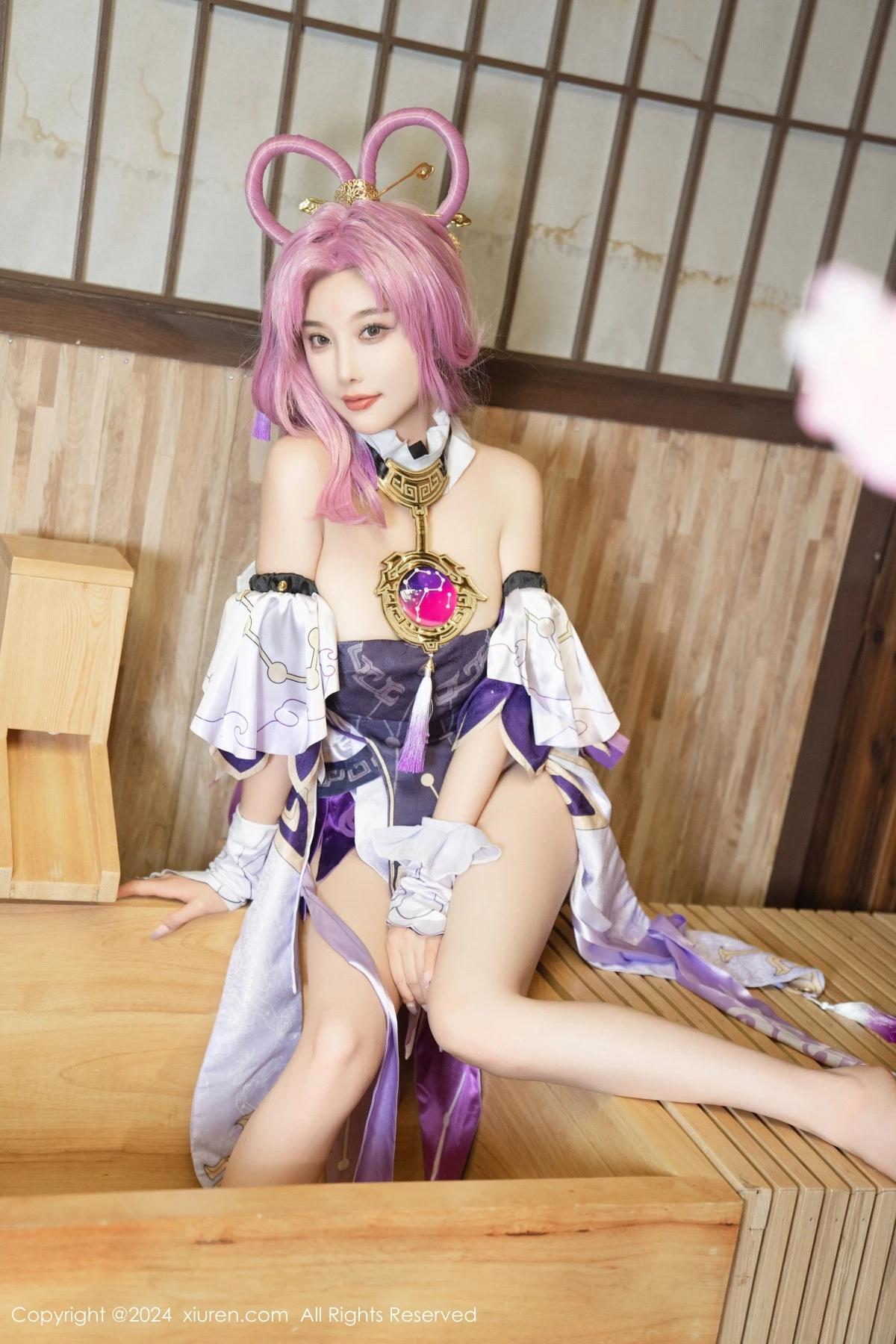 [[XiuRen秀人网]秀人网]No.8943_女神杨晨晨Yome性感紫色Cosplay服饰配白丝袜秀丰满身材诱惑写真79P