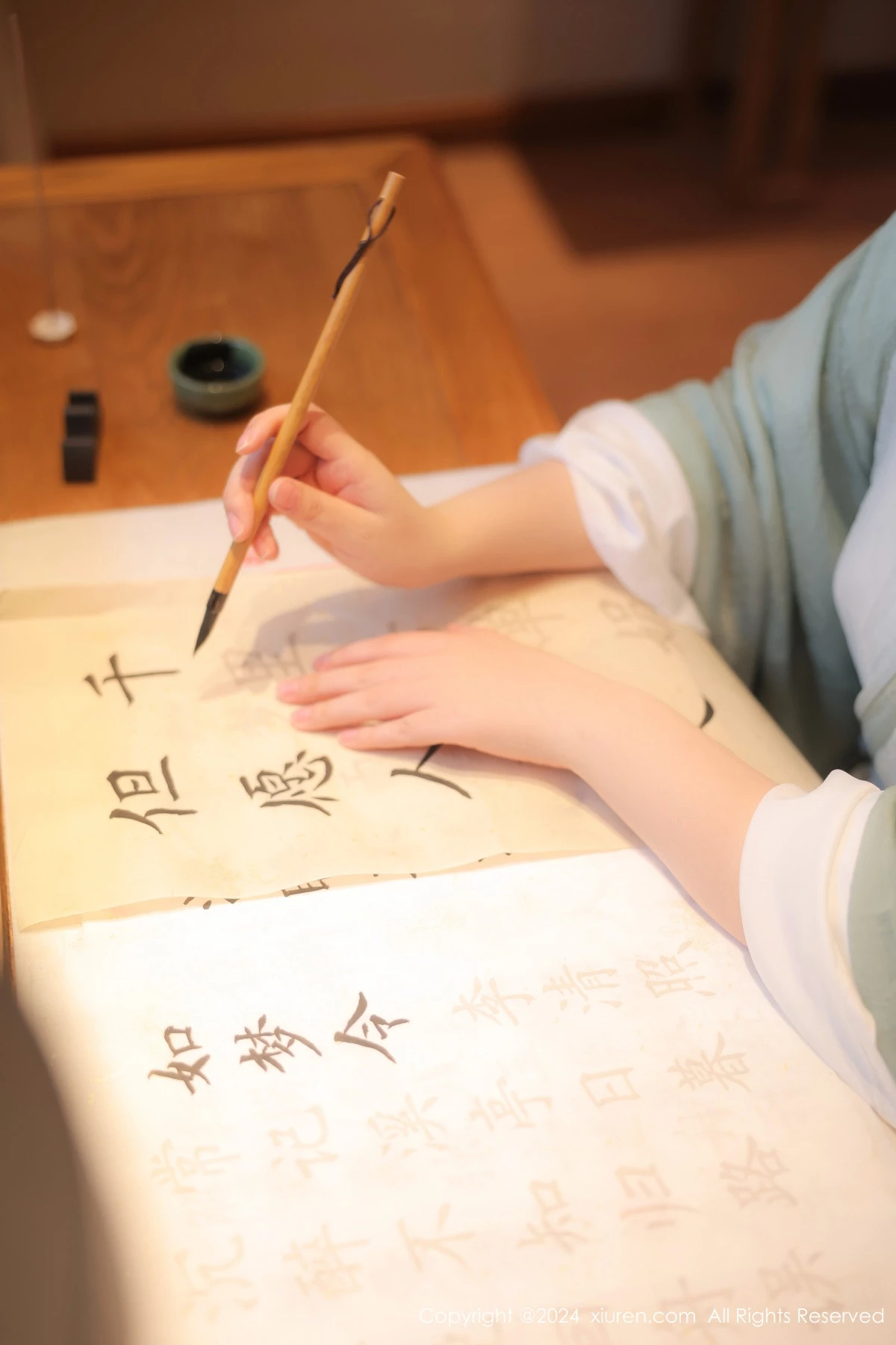 [[XiuRen秀人网]秀人网]No.8937_模特蛋蛋宝私房性感绿色古装服饰配超薄肉丝秀丰腴身姿诱惑写真83P