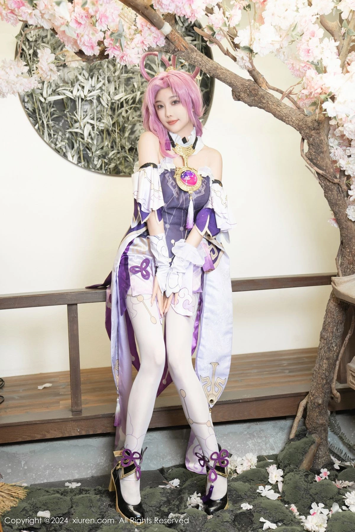 [[XiuRen秀人网]秀人网]No.8943_女神杨晨晨Yome性感紫色Cosplay服饰配白丝袜秀丰满身材诱惑写真79P