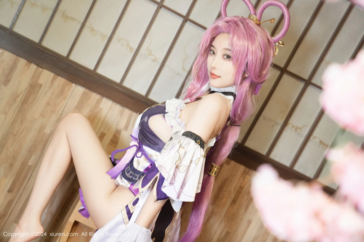 [[XiuRen秀人网]秀人网]No.8943_女神杨晨晨Yome性感紫色Cosplay服饰配白丝袜秀丰满身材诱惑写真79P