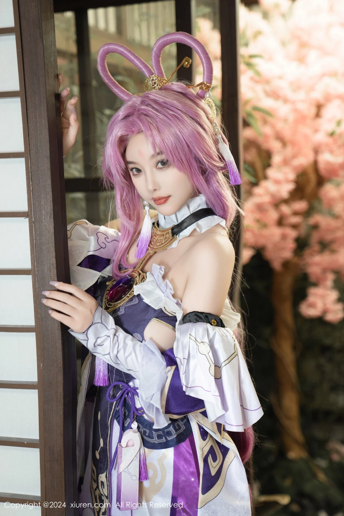 [[XiuRen秀人网]秀人网]No.8943_女神杨晨晨Yome性感紫色Cosplay服饰配白丝袜秀丰满身材诱惑写真79P
