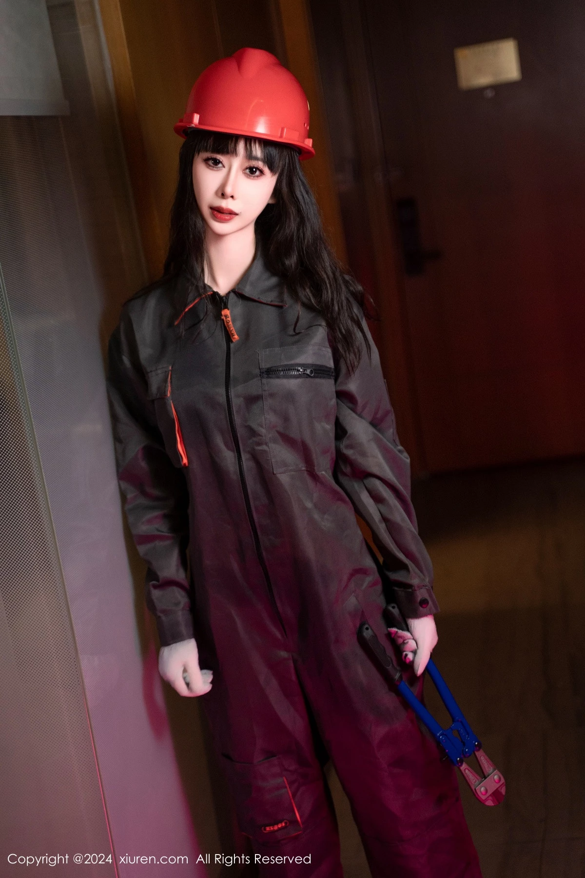 [[XiuRen秀人网]秀人网]No.8938_模特宝宝甜维修工主题半脱露性感抹胸内衣秀曼妙身姿诱惑写真82P