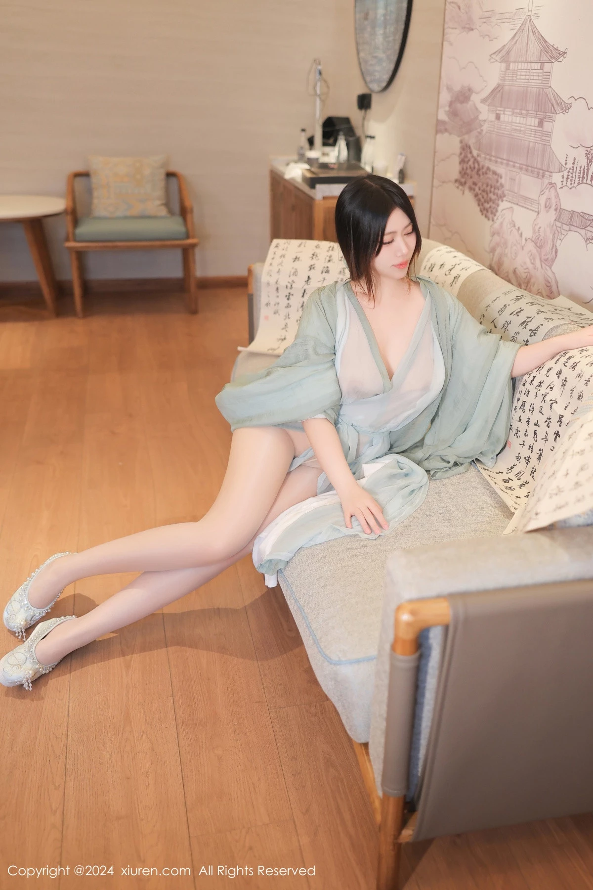 [[XiuRen秀人网]秀人网]No.8937_模特蛋蛋宝私房性感绿色古装服饰配超薄肉丝秀丰腴身姿诱惑写真83P