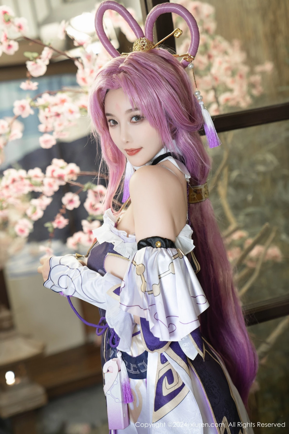 [[XiuRen秀人网]秀人网]No.8943_女神杨晨晨Yome性感紫色Cosplay服饰配白丝袜秀丰满身材诱惑写真79P