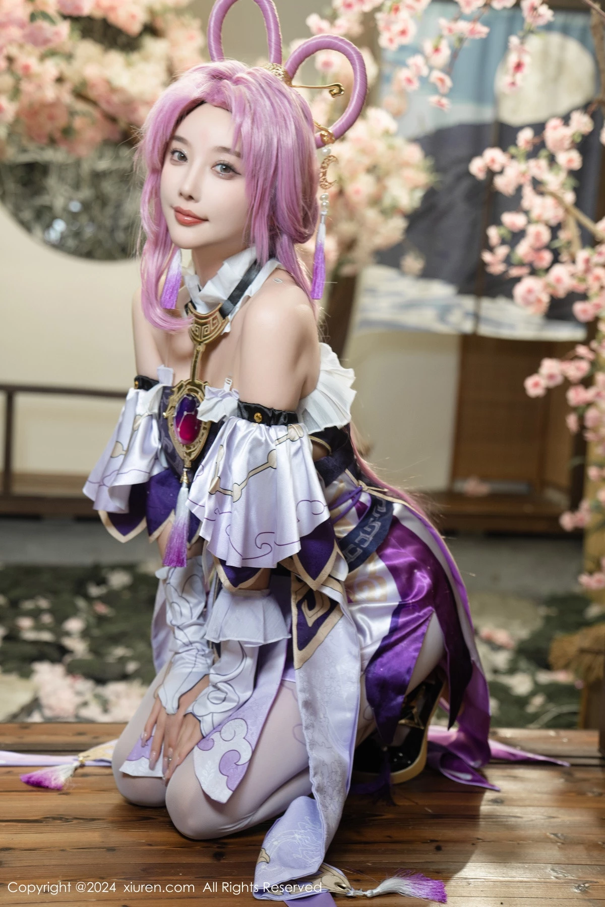 [[XiuRen秀人网]秀人网]No.8943_女神杨晨晨Yome性感紫色Cosplay服饰配白丝袜秀丰满身材诱惑写真79P