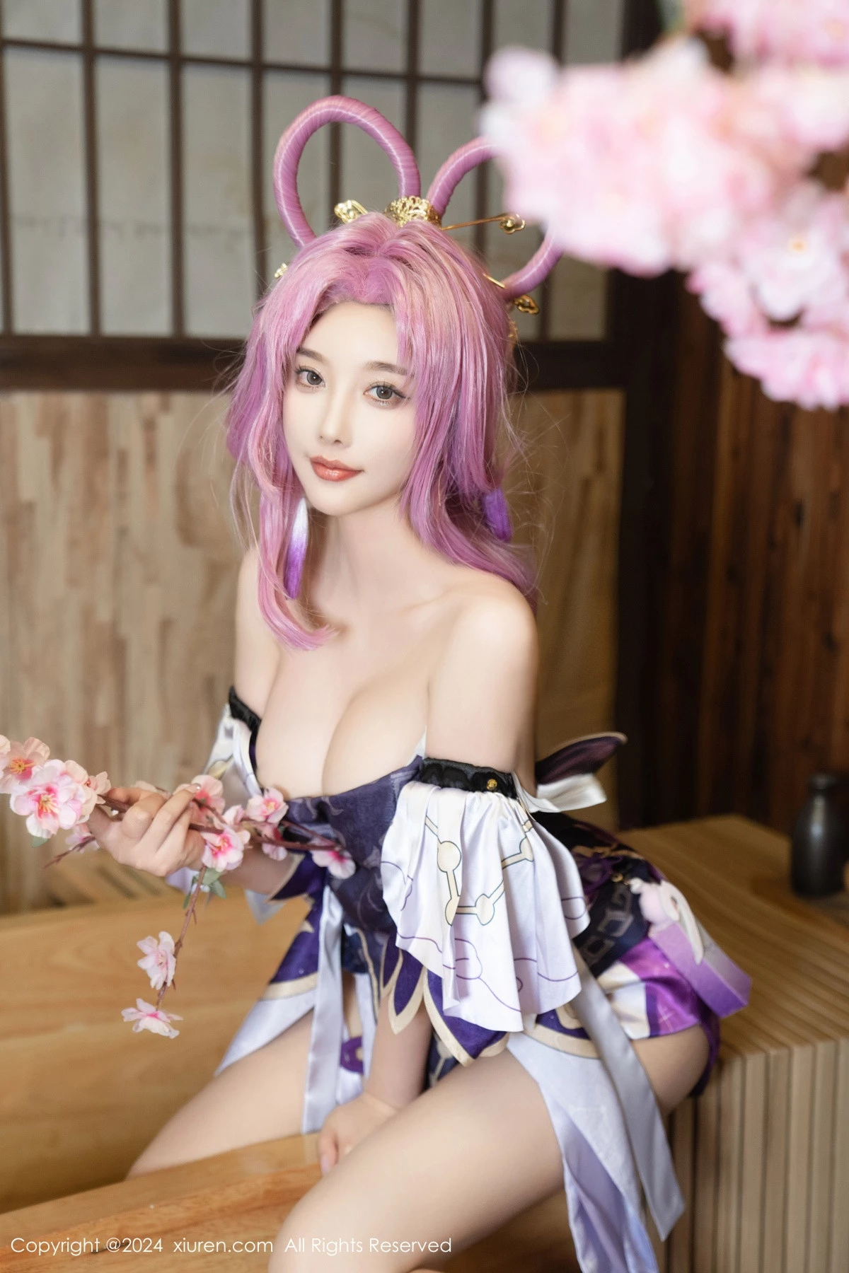 [[XiuRen秀人网]秀人网]No.8943_女神杨晨晨Yome性感紫色Cosplay服饰配白丝袜秀丰满身材诱惑写真79P