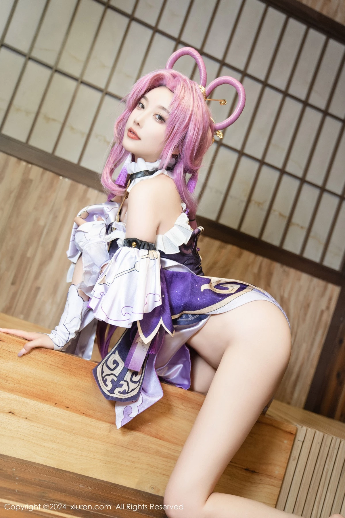 [[XiuRen秀人网]秀人网]No.8943_女神杨晨晨Yome性感紫色Cosplay服饰配白丝袜秀丰满身材诱惑写真79P