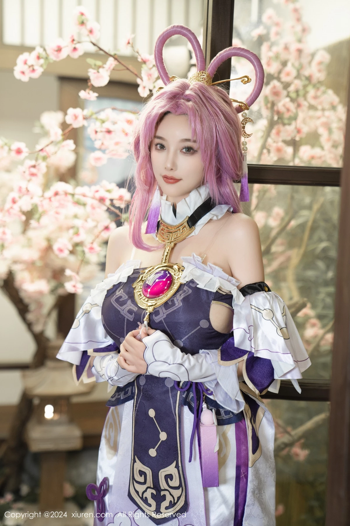 [[XiuRen秀人网]秀人网]No.8943_女神杨晨晨Yome性感紫色Cosplay服饰配白丝袜秀丰满身材诱惑写真79P