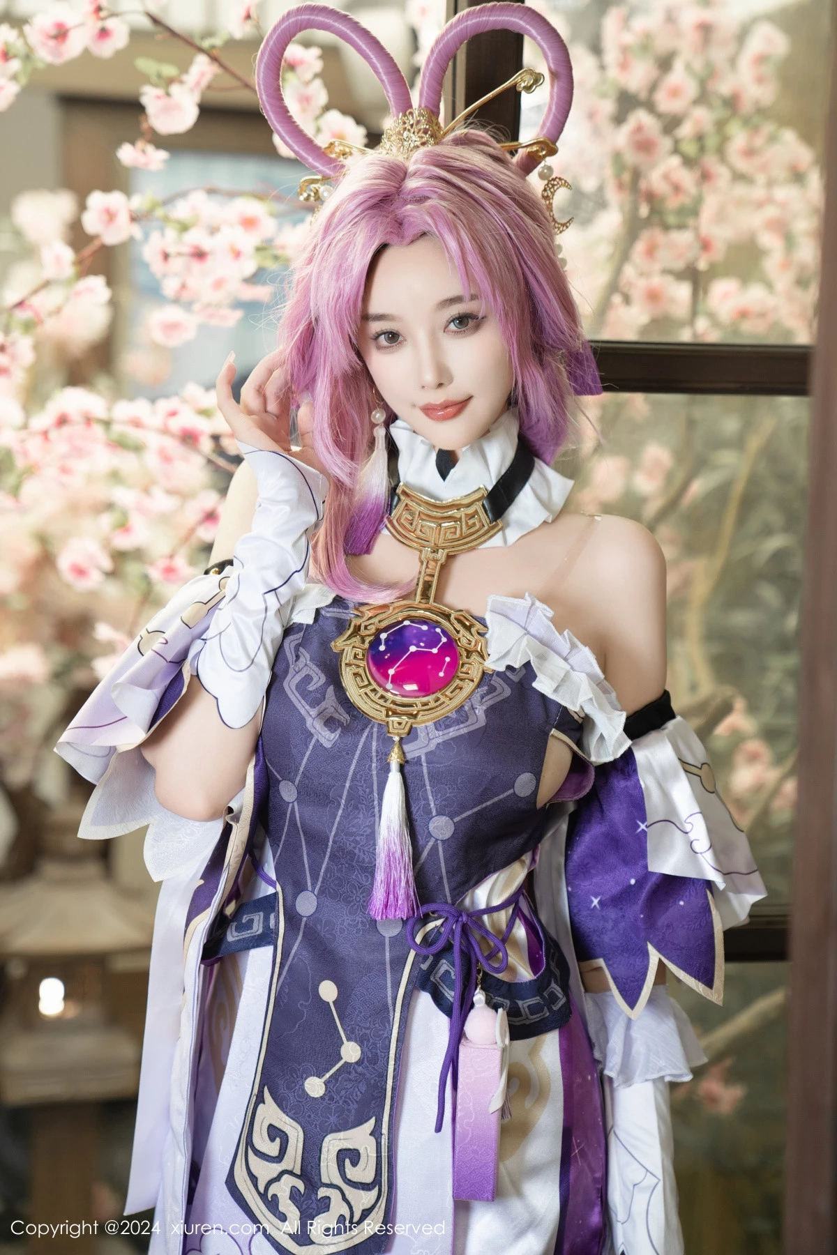 [[XiuRen秀人网]秀人网]No.8943_女神杨晨晨Yome性感紫色Cosplay服饰配白丝袜秀丰满身材诱惑写真79P