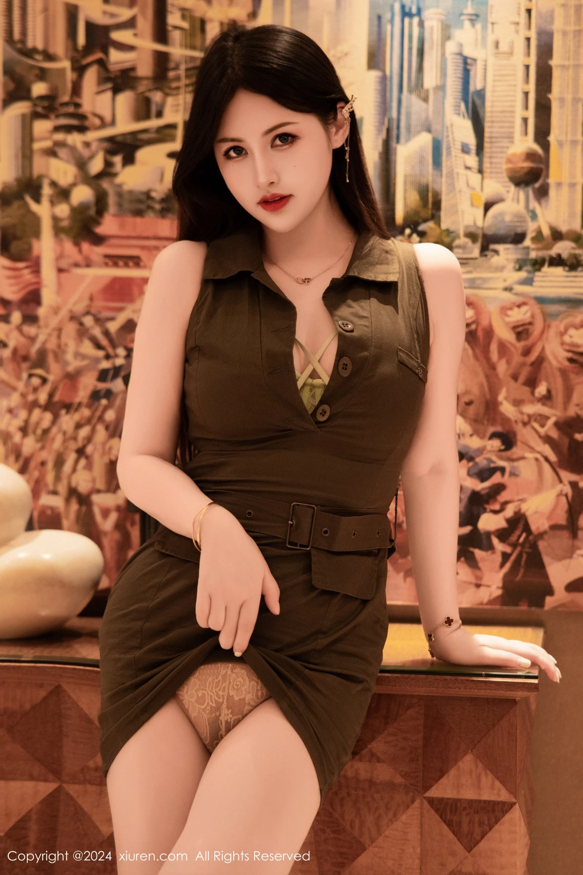 [[XiuRen秀人网]秀人网]No.8940_模特诗诗kiki深色连衣裙露性感内衣配原色丝袜秀丰腴身姿诱惑写真72P