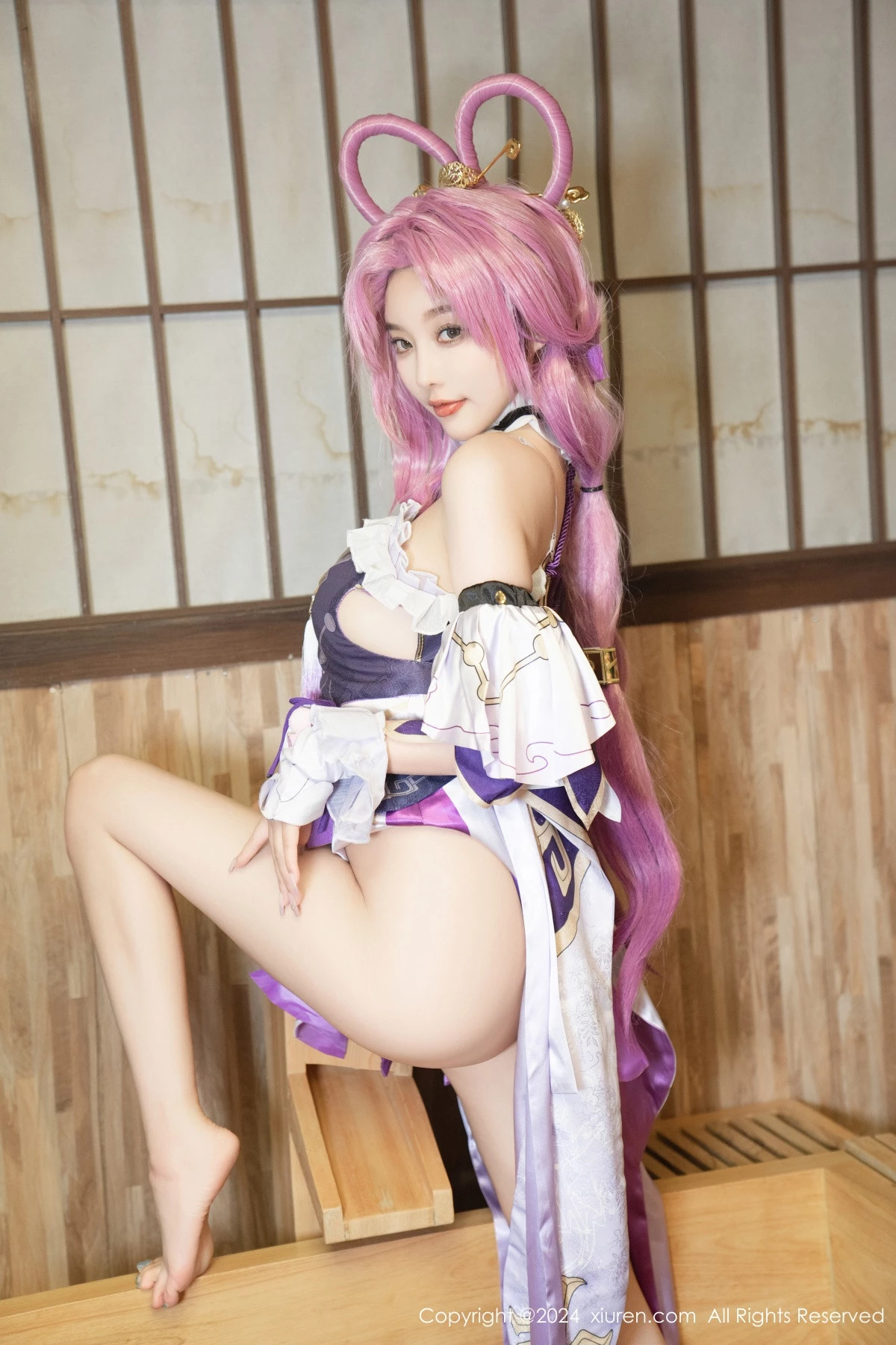 [[XiuRen秀人网]秀人网]No.8943_女神杨晨晨Yome性感紫色Cosplay服饰配白丝袜秀丰满身材诱惑写真79P