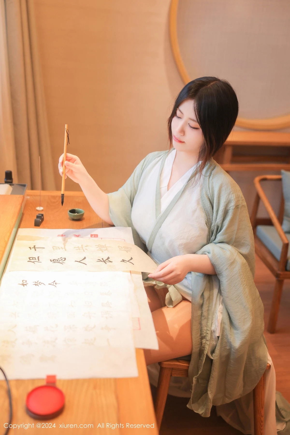 [[XiuRen秀人网]秀人网]No.8937_模特蛋蛋宝私房性感绿色古装服饰配超薄肉丝秀丰腴身姿诱惑写真83P