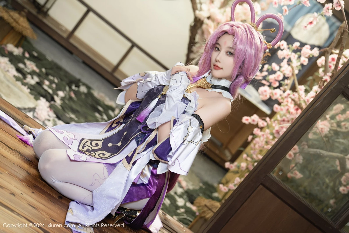 [[XiuRen秀人网]秀人网]No.8943_女神杨晨晨Yome性感紫色Cosplay服饰配白丝袜秀丰满身材诱惑写真79P