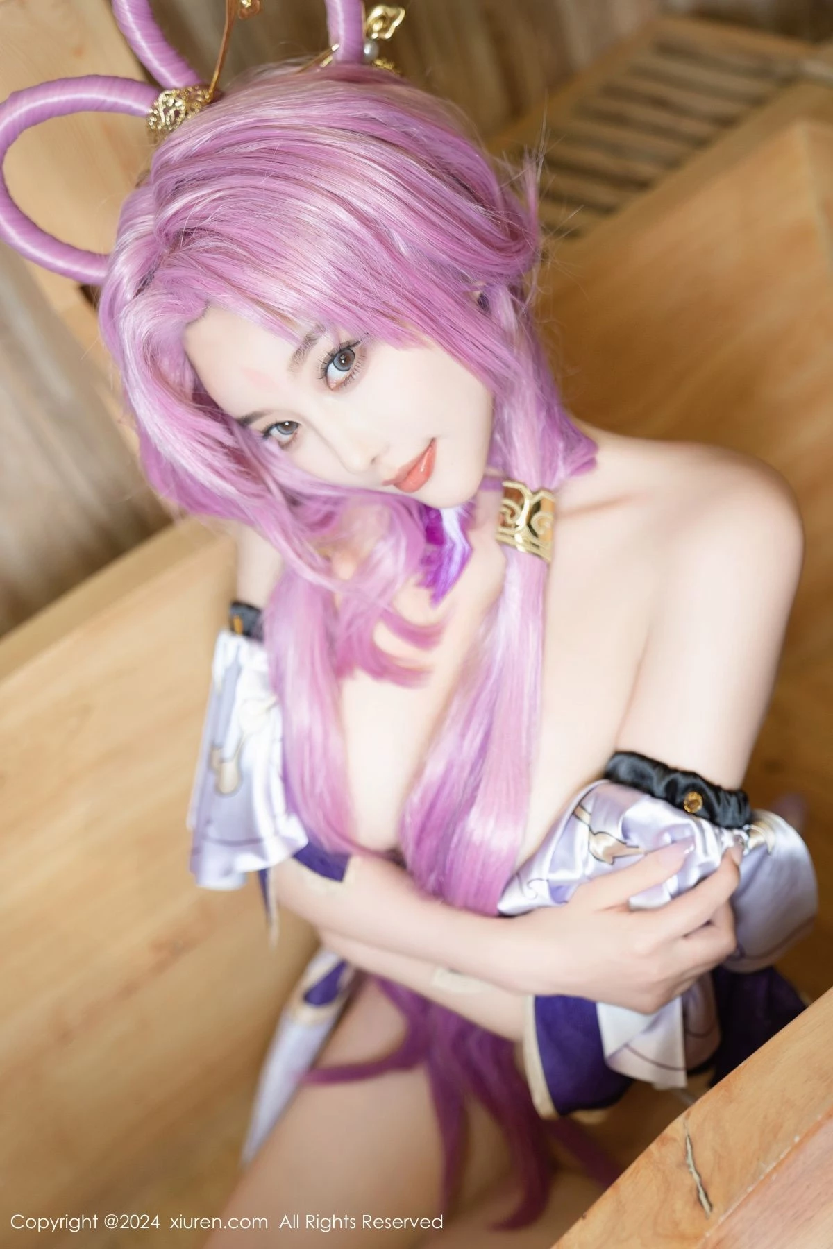 [[XiuRen秀人网]秀人网]No.8943_女神杨晨晨Yome性感紫色Cosplay服饰配白丝袜秀丰满身材诱惑写真79P