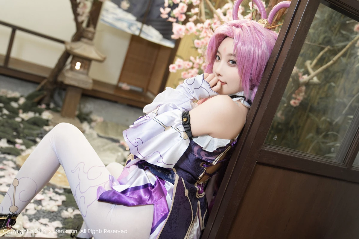 [[XiuRen秀人网]秀人网]No.8943_女神杨晨晨Yome性感紫色Cosplay服饰配白丝袜秀丰满身材诱惑写真79P