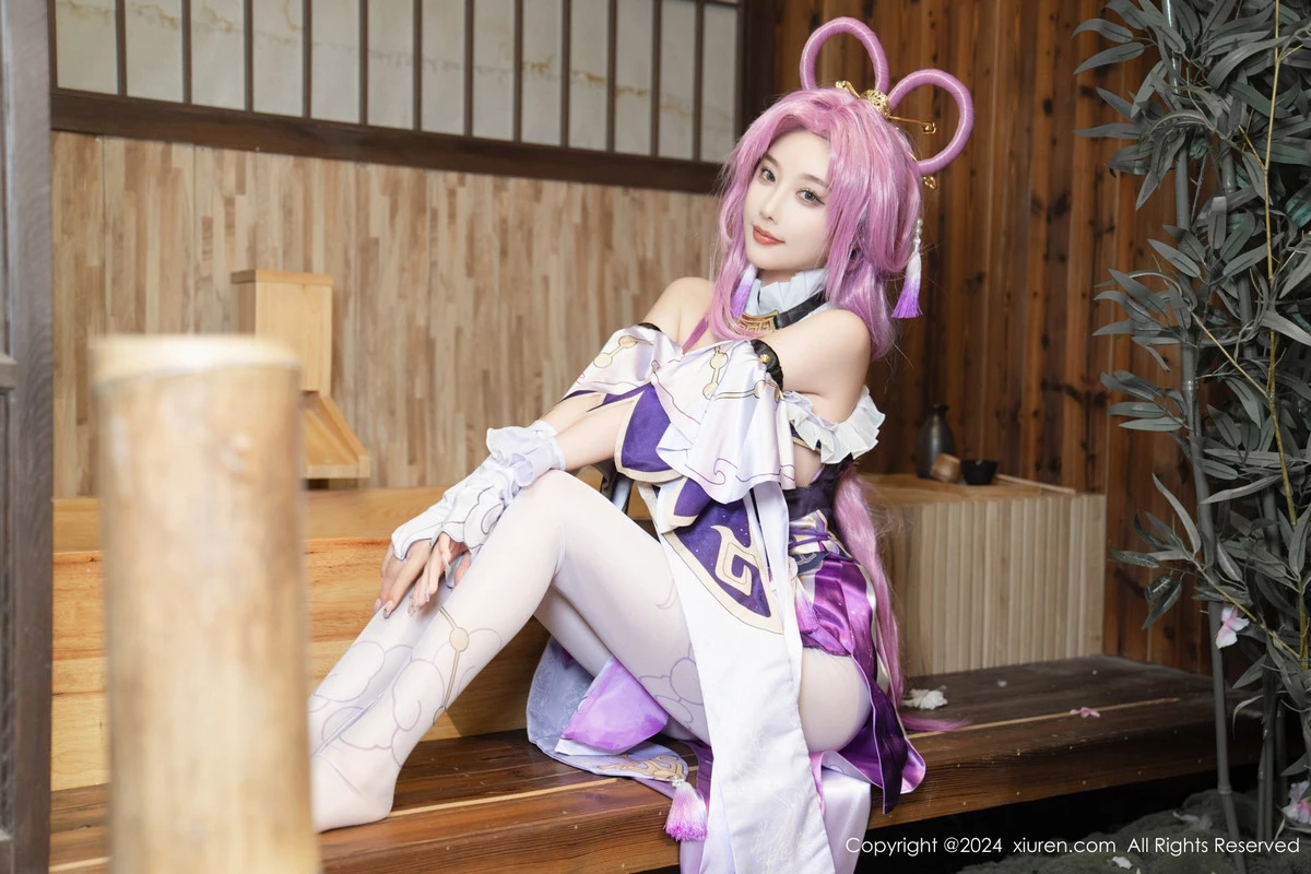 [[XiuRen秀人网]秀人网]No.8943_女神杨晨晨Yome性感紫色Cosplay服饰配白丝袜秀丰满身材诱惑写真79P