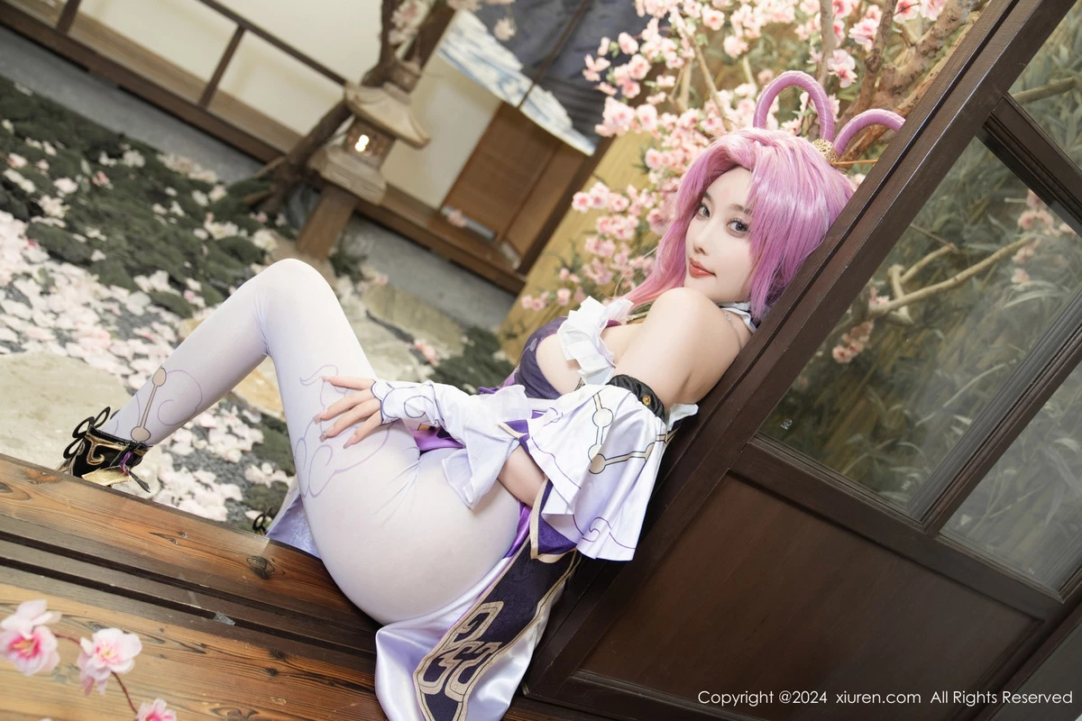 [[XiuRen秀人网]秀人网]No.8943_女神杨晨晨Yome性感紫色Cosplay服饰配白丝袜秀丰满身材诱惑写真79P