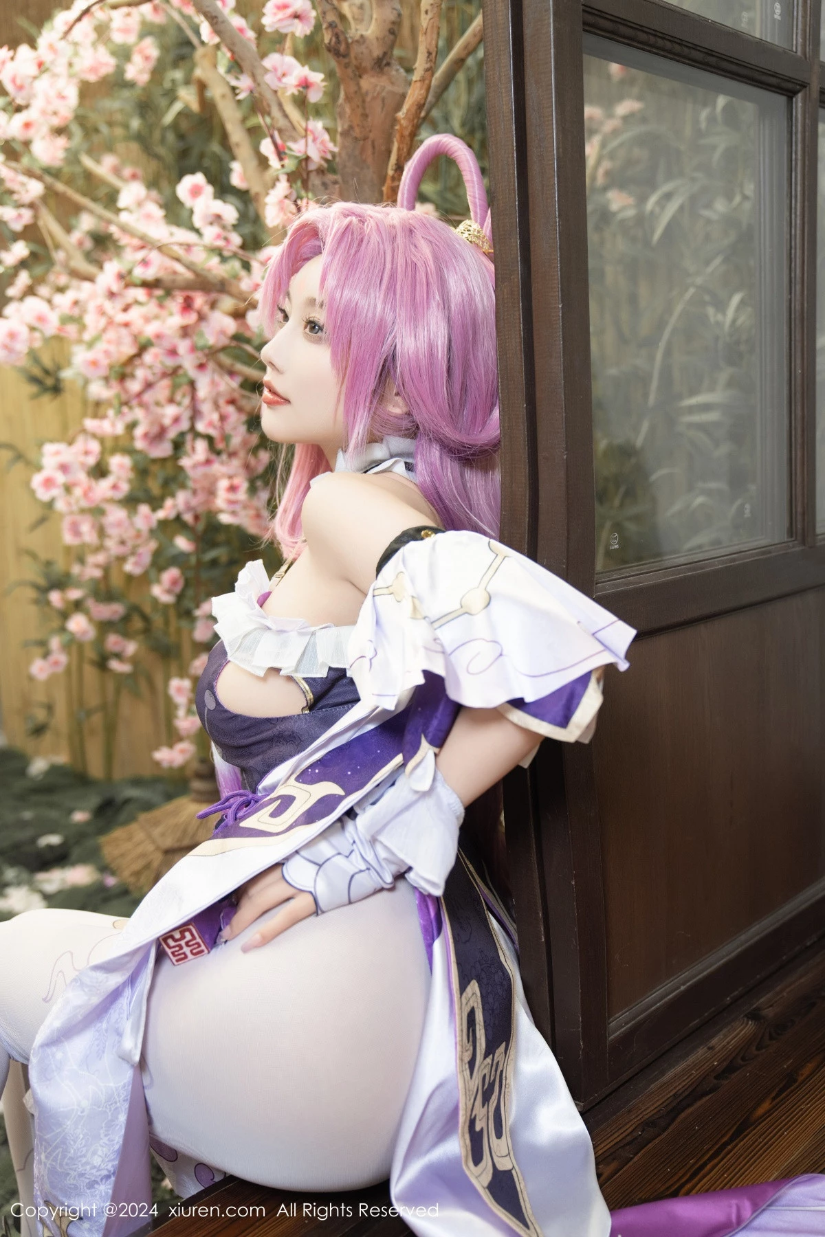 [[XiuRen秀人网]秀人网]No.8943_女神杨晨晨Yome性感紫色Cosplay服饰配白丝袜秀丰满身材诱惑写真79P