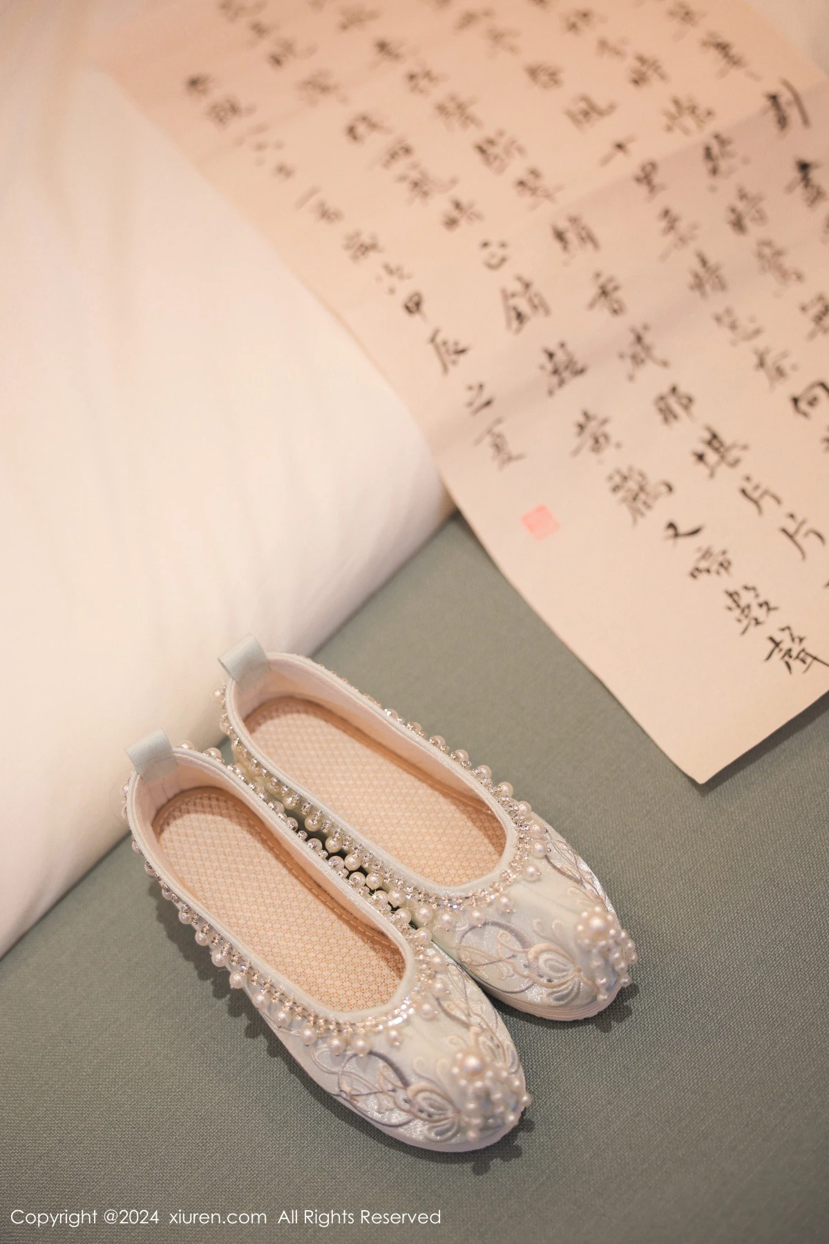 [[XiuRen秀人网]秀人网]No.8937_模特蛋蛋宝私房性感绿色古装服饰配超薄肉丝秀丰腴身姿诱惑写真83P