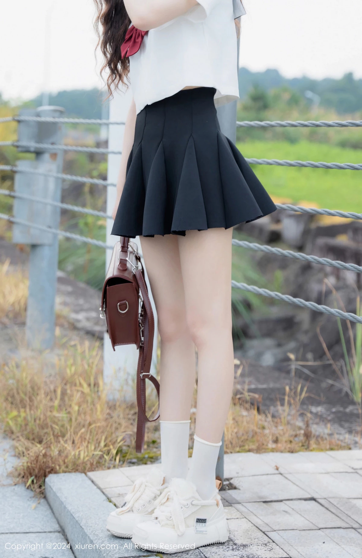 [[XiuRen秀人网]秀人网]No.8948_新人模特拍黄瓜girl性感JK制服露白色蕾丝内衣秀曼妙身姿诱惑写真81P