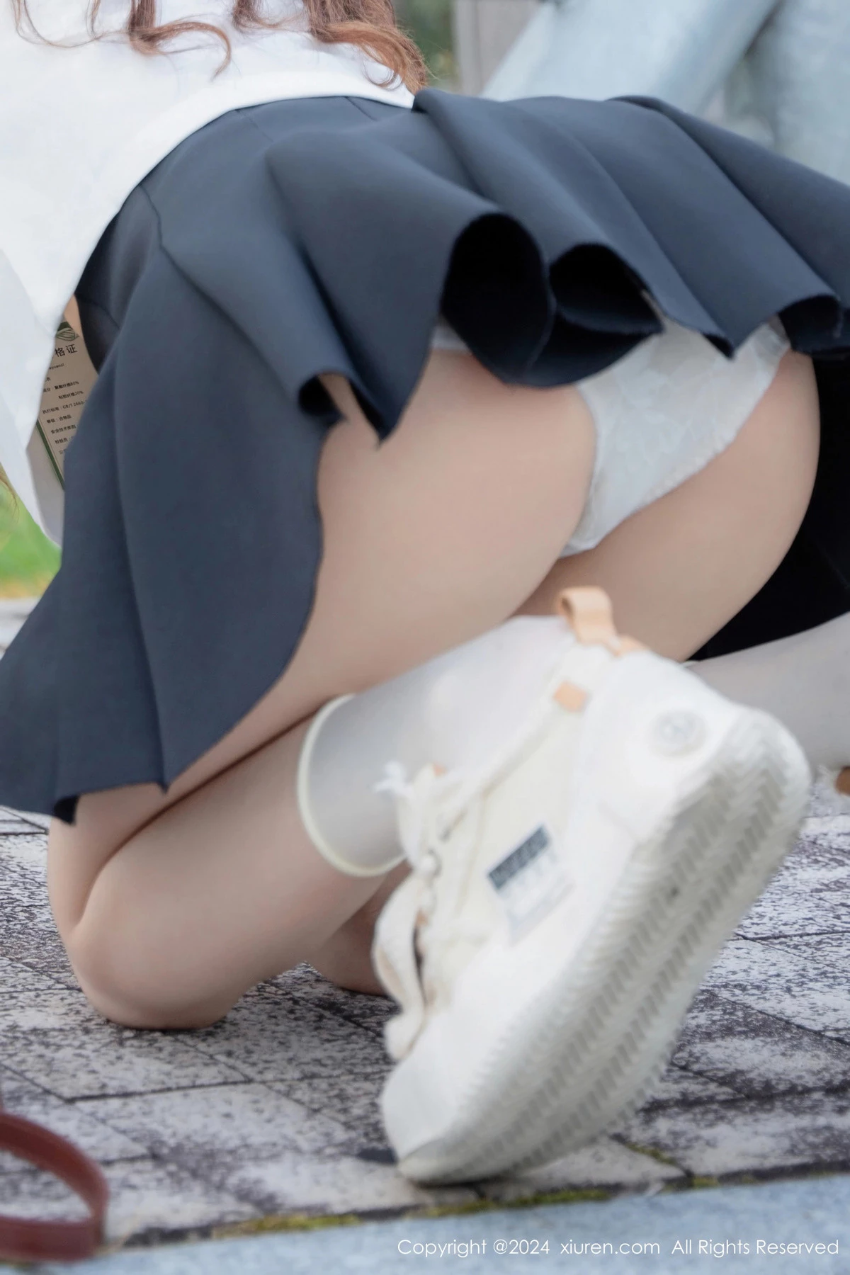 [[XiuRen秀人网]秀人网]No.8948_新人模特拍黄瓜girl性感JK制服露白色蕾丝内衣秀曼妙身姿诱惑写真81P