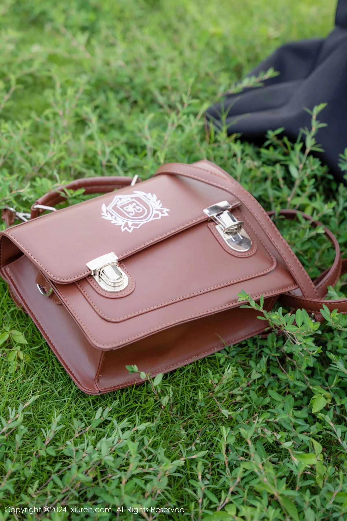 [[XiuRen秀人网]秀人网]No.8948_新人模特拍黄瓜girl性感JK制服露白色蕾丝内衣秀曼妙身姿诱惑写真81P