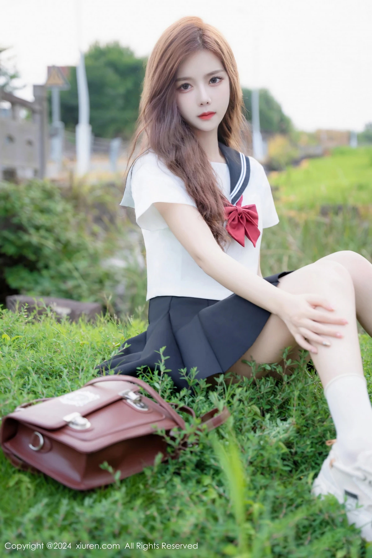 [[XiuRen秀人网]秀人网]No.8948_新人模特拍黄瓜girl性感JK制服露白色蕾丝内衣秀曼妙身姿诱惑写真81P