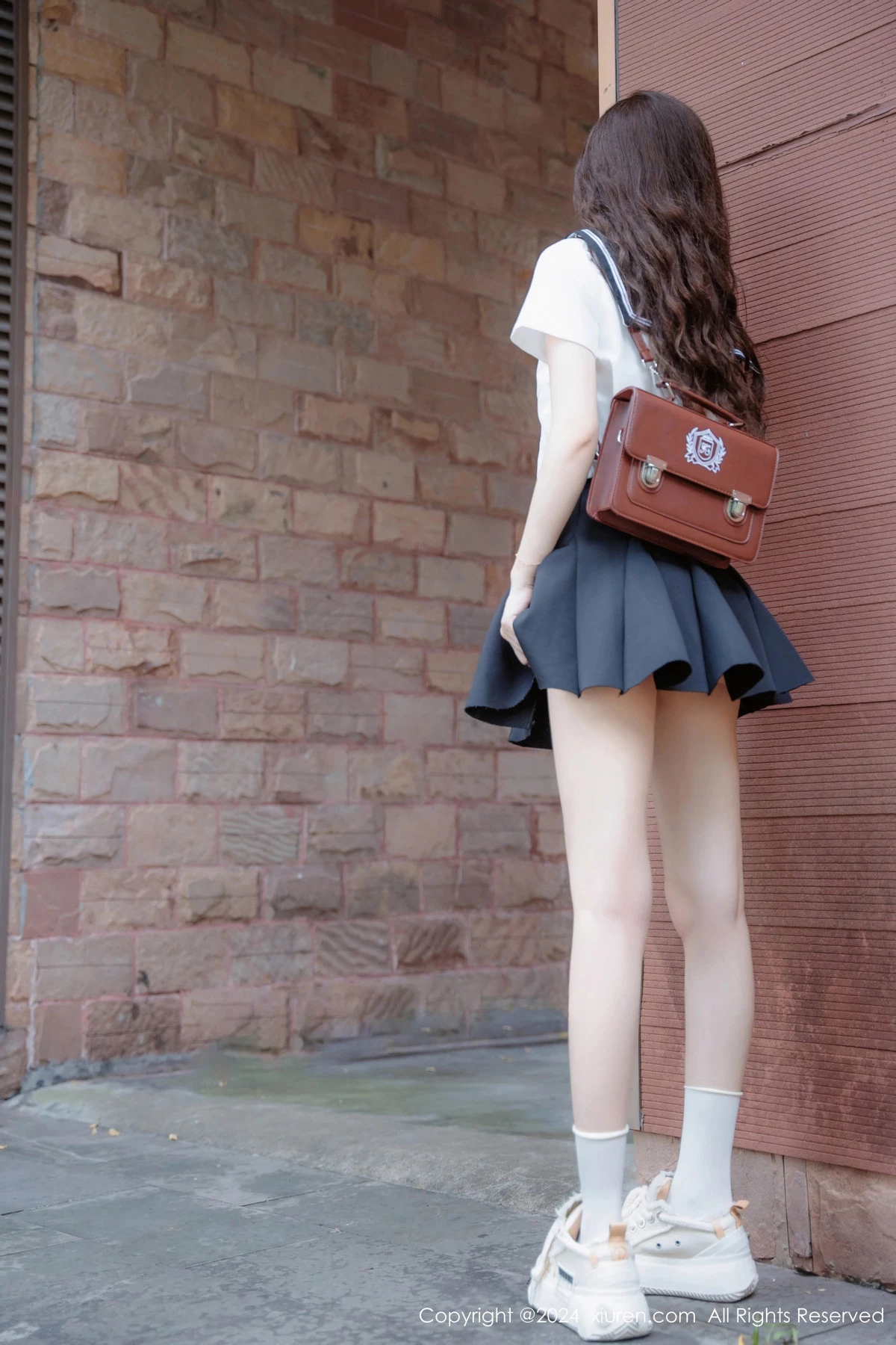 [[XiuRen秀人网]秀人网]No.8948_新人模特拍黄瓜girl性感JK制服露白色蕾丝内衣秀曼妙身姿诱惑写真81P