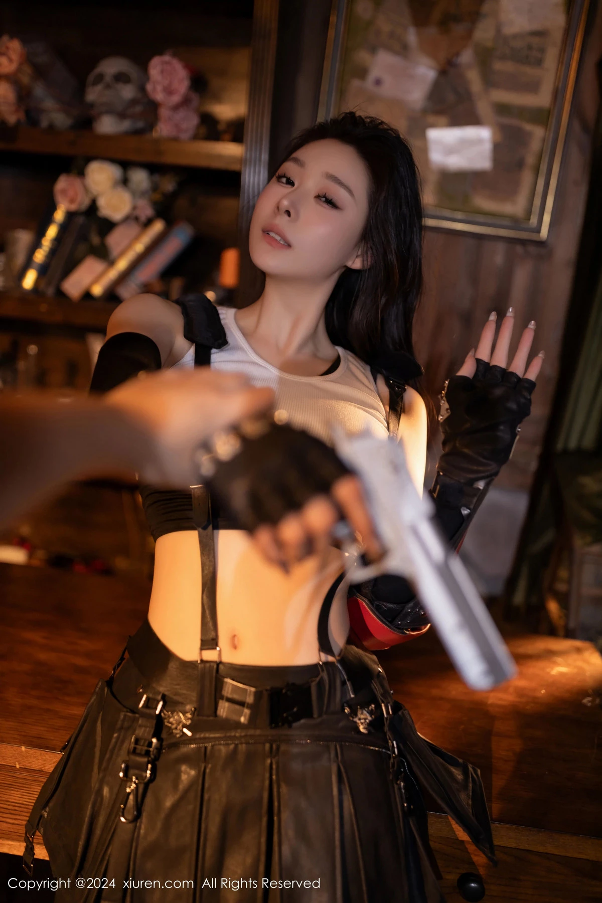 [[XiuRen秀人网]秀人网]No.8953_模特小逗逗性感黑色短裙露情趣吊带配黑丝袜秀曼妙身姿诱惑写真80P