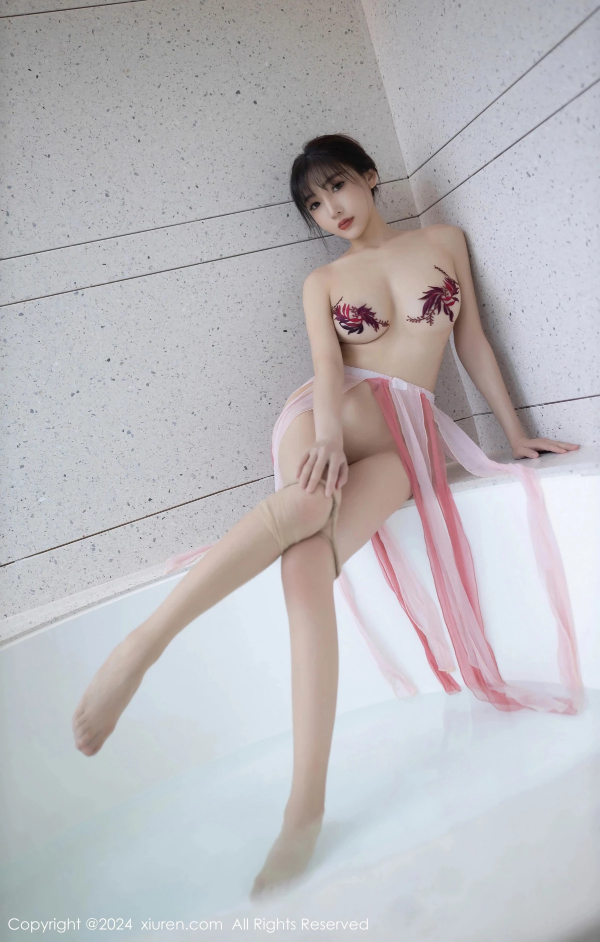 [[XiuRen秀人网]秀人网]No.8954_模特陆萱萱性感粉色薄纱裙露粉色内衣配超薄肉丝撩人诱惑写真80P