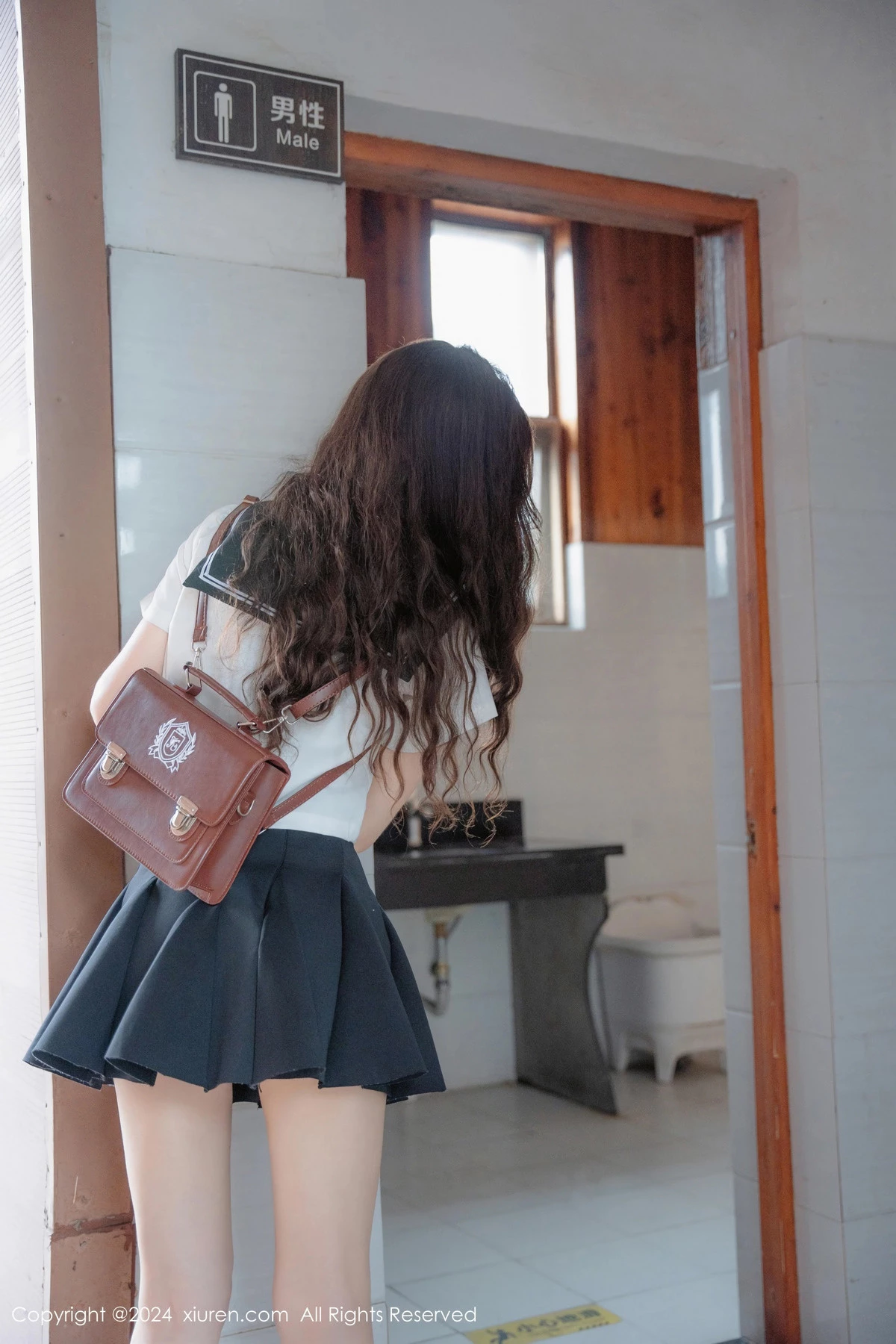 [[XiuRen秀人网]秀人网]No.8948_新人模特拍黄瓜girl性感JK制服露白色蕾丝内衣秀曼妙身姿诱惑写真81P