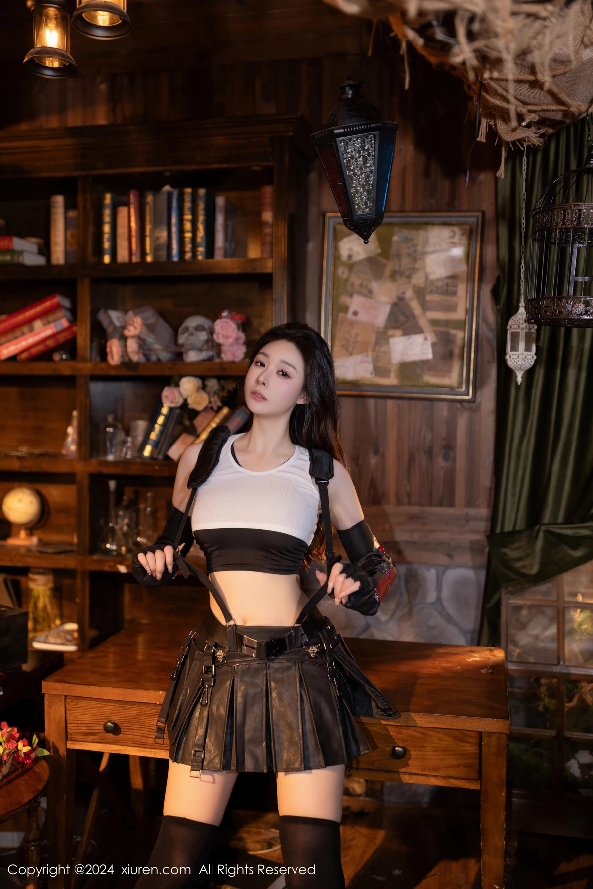 [[XiuRen秀人网]秀人网]No.8953_模特小逗逗性感黑色短裙露情趣吊带配黑丝袜秀曼妙身姿诱惑写真80P