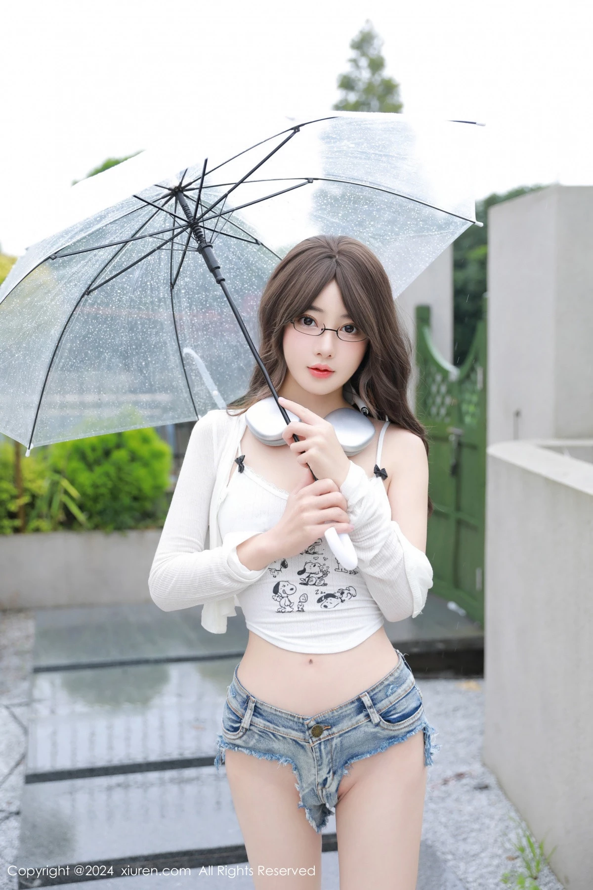 [[XiuRen秀人网]秀人网]No.8964_模特桃妖夭性感白色服饰配超短牛仔裤秀曼妙身姿惹火诱惑写真83P