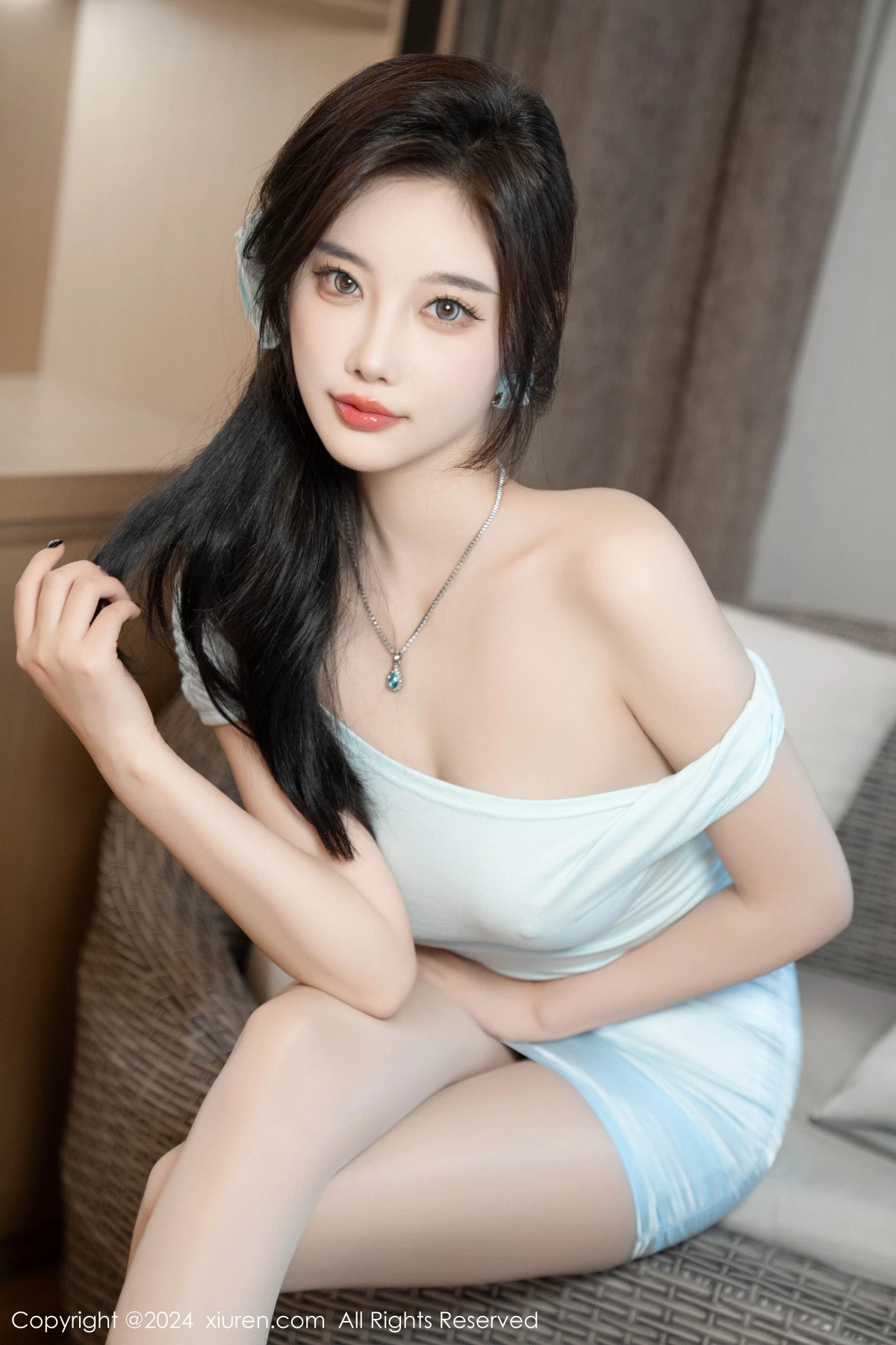 [[XiuRen秀人网]秀人网]No.8960_女神杨晨晨Yome性感白色连衣短裙配白丝袜秀丰腴身姿诱惑写真89P