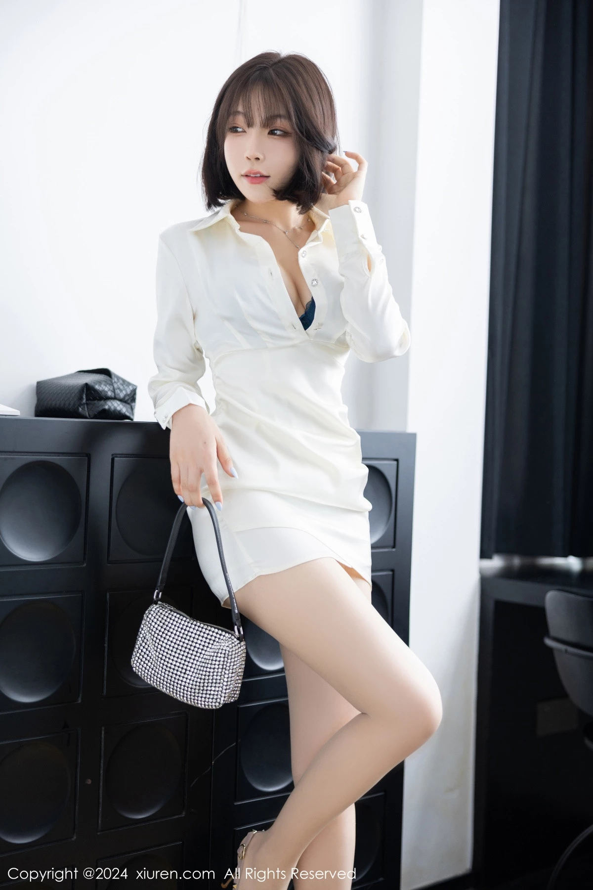 [[XiuRen秀人网]秀人网]No.8963_女神徐莉芝Booty性感白色服饰露蓝色内衣配白丝袜迷人诱惑写真87P