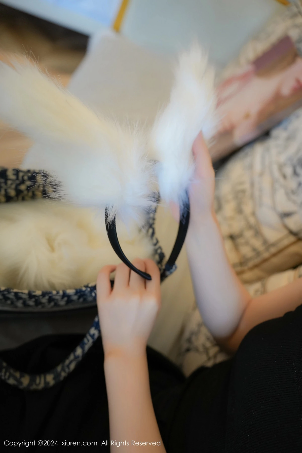 [[XiuRen秀人网]秀人网]No.8955_模特喵喵JOJO黑色连衣裙露白色情趣内衣秀曼妙身姿诱惑写真80P